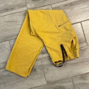 Women’s figs scrub pants in light gold. Size large